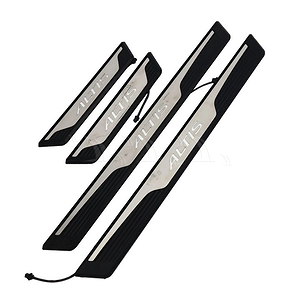 Nẹp bước chân ngoài Toyota Altis [2014-2021] có đèn nhựa đen