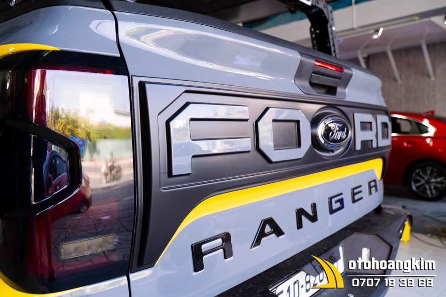 Ốp Cốp Sau Ford Ranger 2022 Loại 1 - Ảnh 2