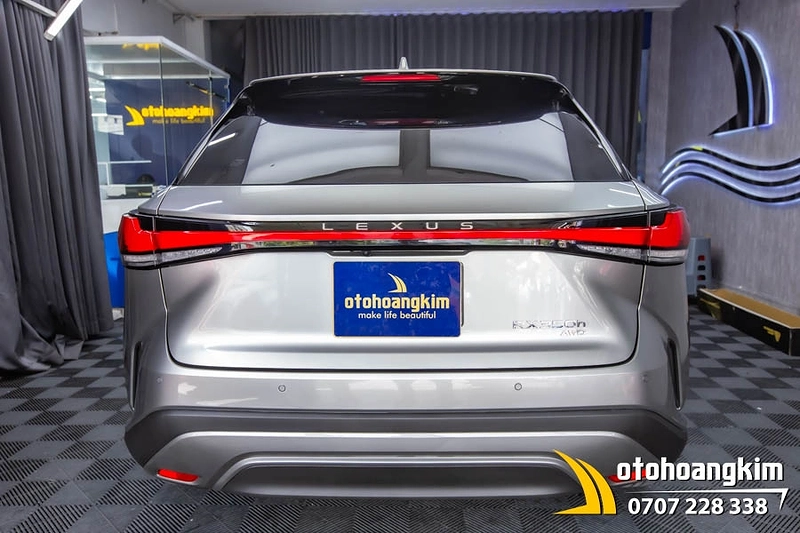 Dán PPF Avery Supreme Xtreme Gloss xe Lexus RX350