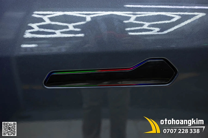 Tay cửa điện VF7 có LED