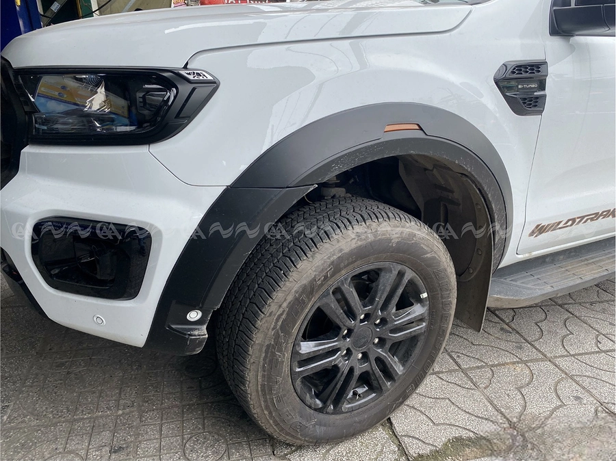 Ốp cua lốp Ranger 2017-2021 bản nhỏ kiểu led vàng có lỗ cảm biến - Ảnh 2