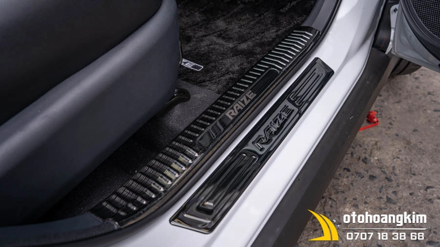 Nẹp bước chân ngoài Toyota Raize 2021 titan - Ảnh 1