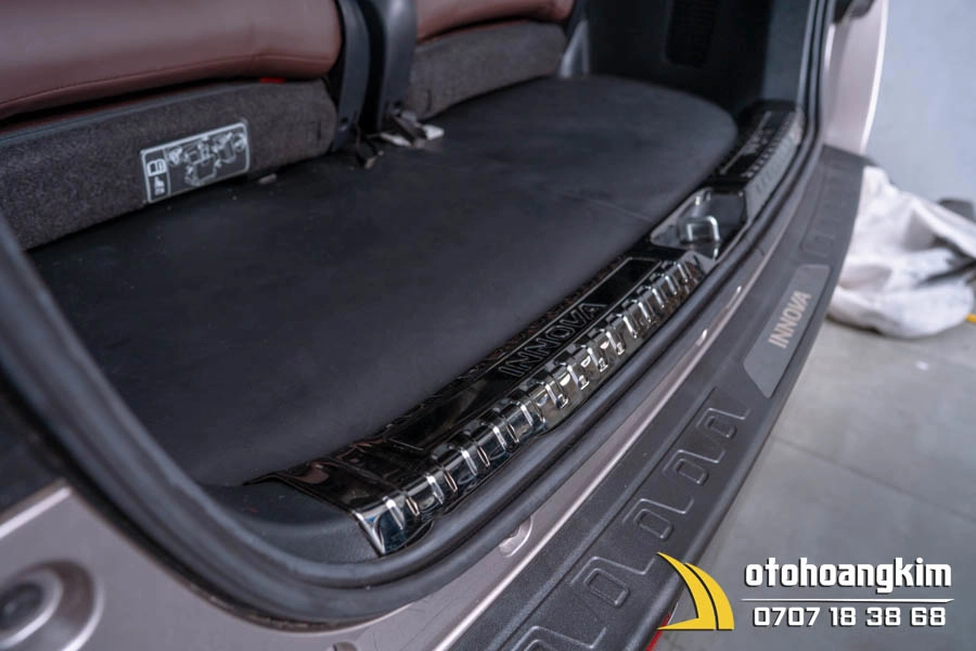 Chống trầy cốp nhựa Toyota Innova 2017 titan - Ảnh 1