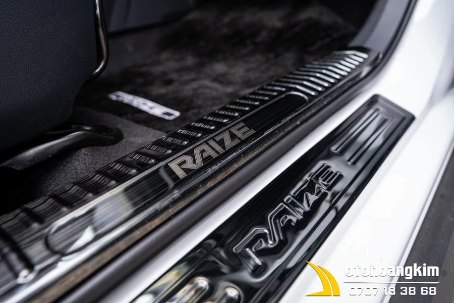 Nẹp bước chân trong Toyota Raize [2021] titan - Ảnh 1