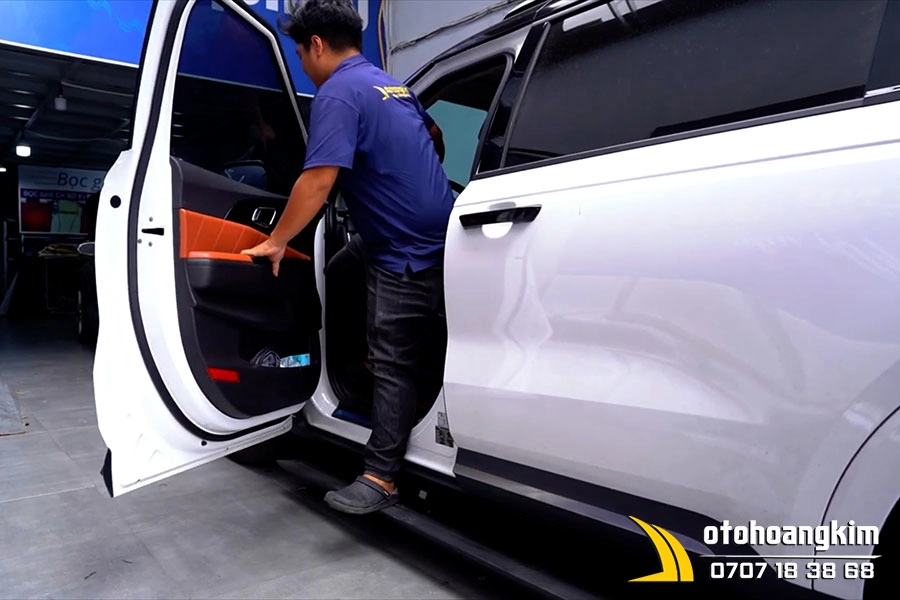 Bậc Lên Xuống Điện Kia Carnival 2021+ - Ảnh 1