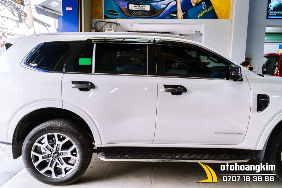 Chén Cửa Ford Everest 2022 Cacbon - Ảnh 2