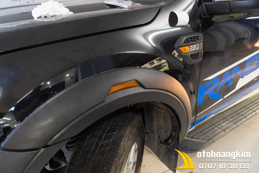 Ốp cua lốp Ford Ranger 2017 bản lớn kiểu led không lỗ cảm biến - Ảnh 1