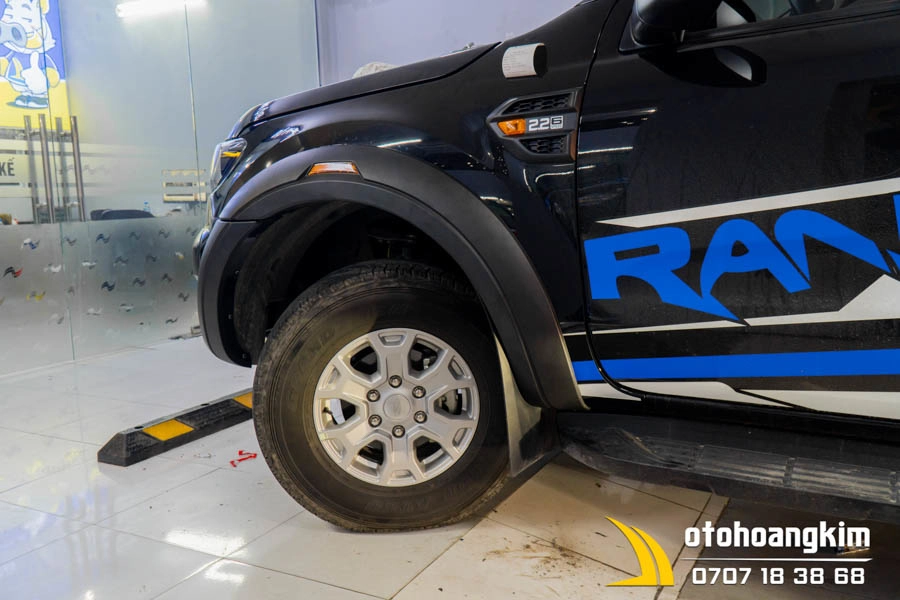 Ốp cua lốp Ford Ranger 2017 bản lớn kiểu led không lỗ cảm biến - Ảnh 2