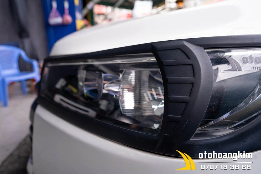 Viền đèn trước Toyota Innova 2017 đen - Ảnh 1