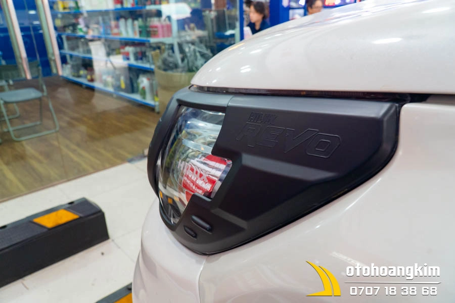 Viền đèn trước Toyota Hilux 2020 đen - Ảnh 2