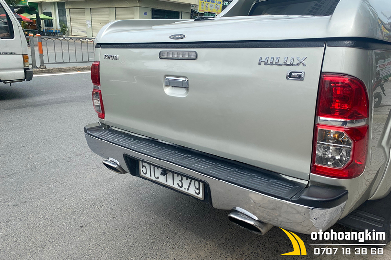 Lip chia pô Toyota Hilux (kiểu mec)