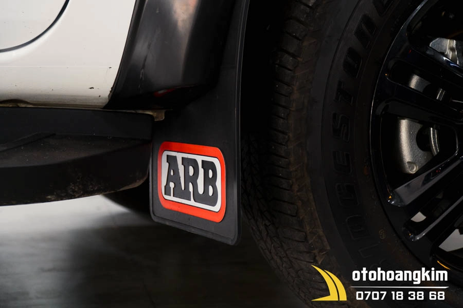 Chắn Bùn ARB Thailand Chữ Đen Viền Đỏ Cho Ford Ranger 2017 - Ảnh 2