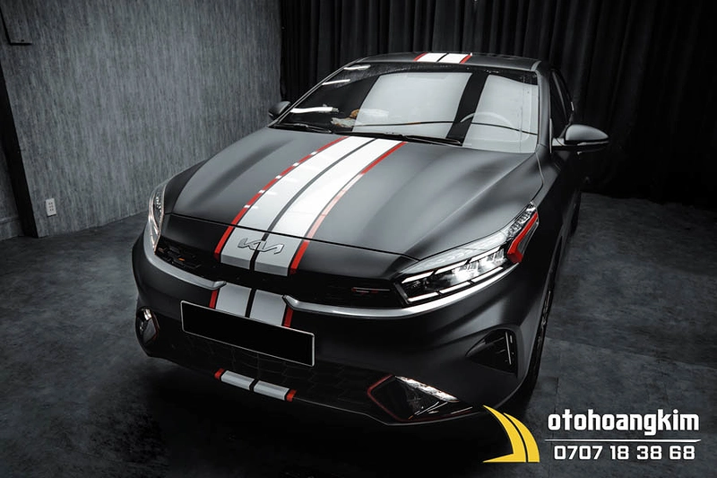 Wrap Đổi Màu Kết Hợp Tem Dọc Cho Xe KIA K3