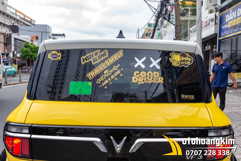 Tem xe Vinfast VF3 - Tem phong cách thể thao số 93 màu đen