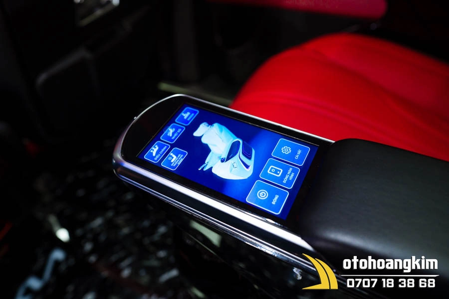 Độ ghế vip Limousine thế hệ mới có màn cảm ứng cho xe Kia Carnival - Ảnh 3