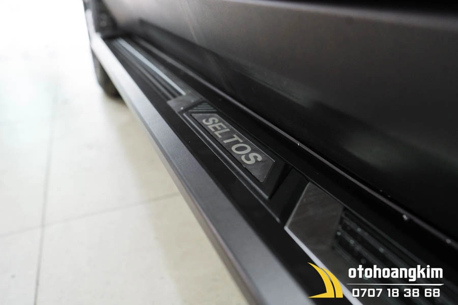 Bậc Lên Xuống Cơ Kia Seltos 2020 mẫu đúc - Ảnh 1