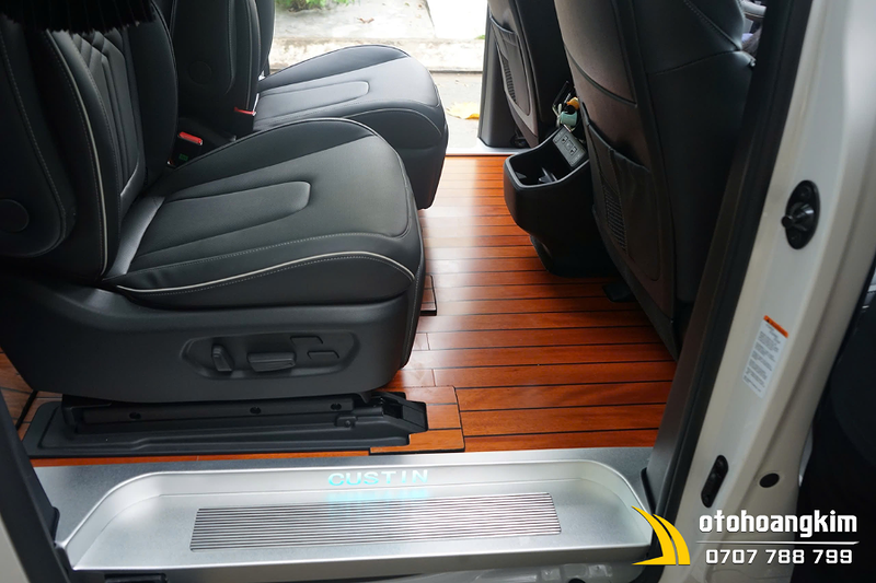 Nẹp bước chân trong Custin 2023 inox có đèn (sàn gỗ)