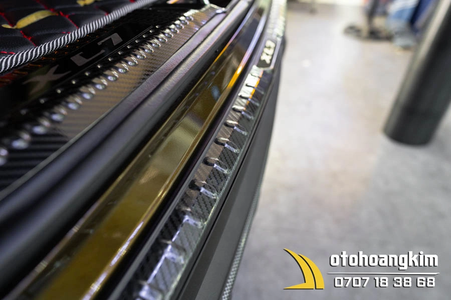 Chống trầy cốp ngoài Suzuki Xl7 2020 cacbon - Ảnh 1