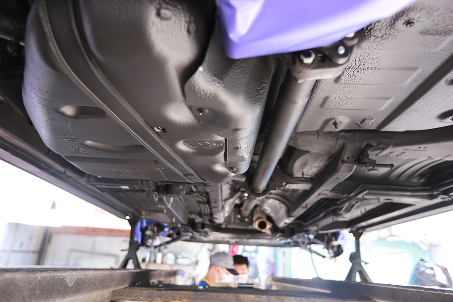 Sơn phủ gầm xe ô tô Hyundai Santafe tại Tp.HCM - Ảnh 3