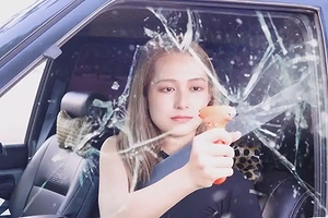 dung-cu-pha-kinh-xe-o-to-thiet-bi-cuu-ho-can-thiet-khi-khan-c