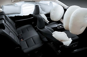 boc-ghe-da-o-to-co-lam-hong-cam-bien-tui-khi-khong-giai-dap-chi