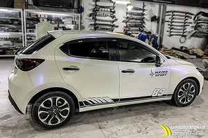 Dán đổi màu trắng mờ Mazda 2 Hatchback