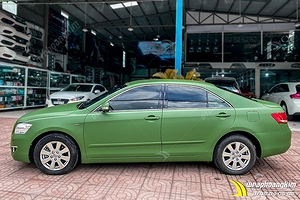 Dán đổi màu xanh quân đội Toyota Camry