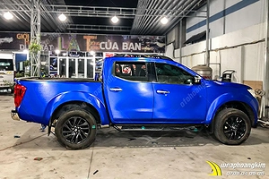 Dán đổi màu xanh nhôm xước Nissan Navara