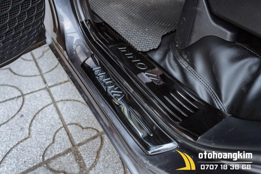 Nẹp Bước Chân Trong Toyota Innova 2017 Titan - Ảnh 1