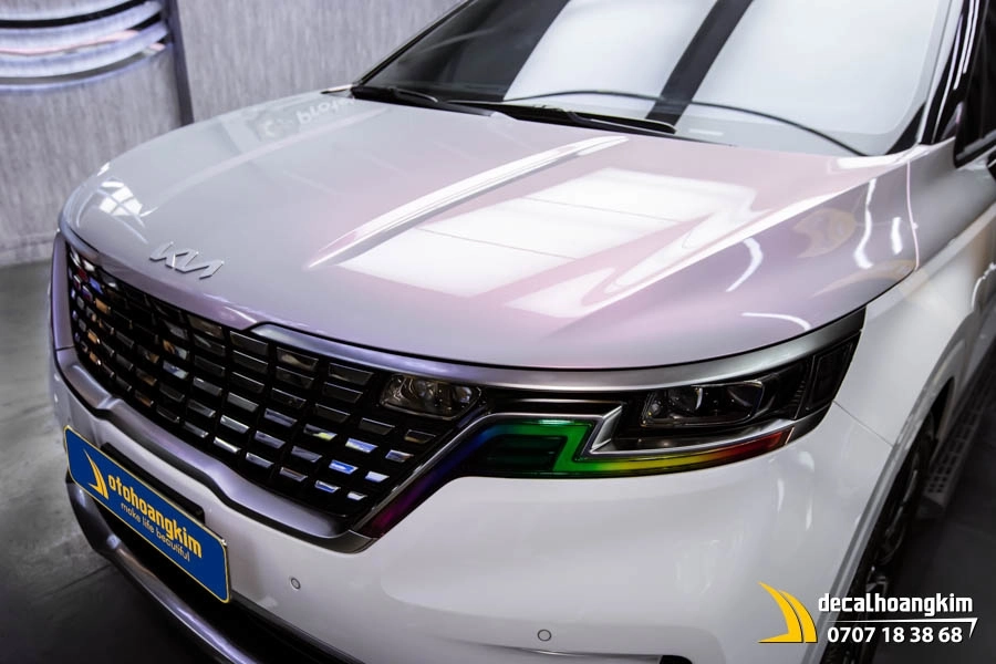 Dán đổi màu trắng ngọc trai chuyển sắc ánh tím xe Carnival (nửa thân xe) - Ảnh 4