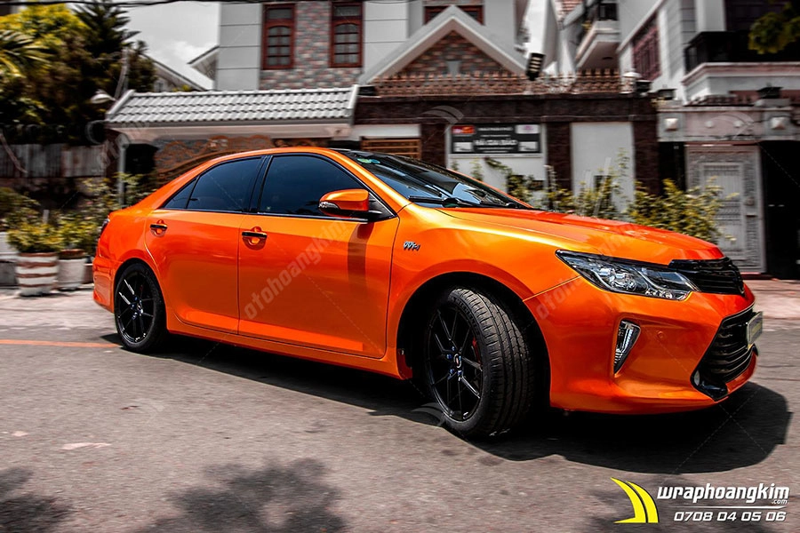 Dán đổi màu Candy cam ma thuật Toyota Camry - Ảnh 2