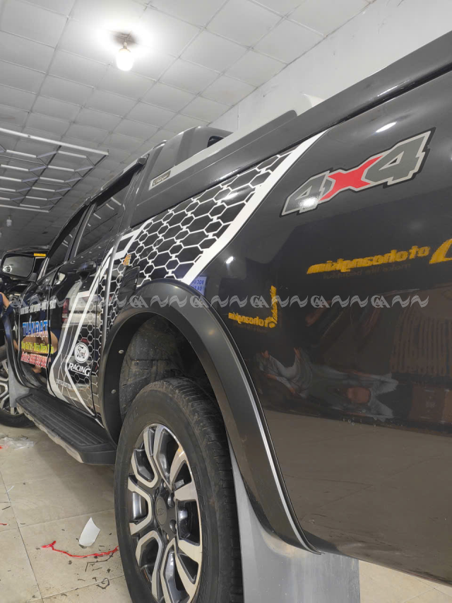 Ốp cua lốp Ranger bản nhỏ có lỗ cảm biến - Ảnh 2