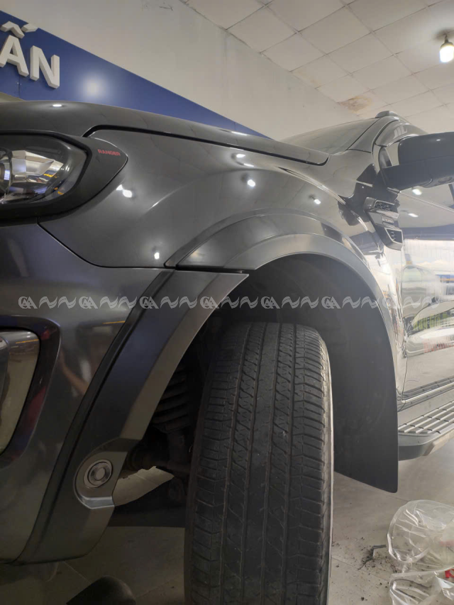 Ốp cua lốp Ranger bản nhỏ có lỗ cảm biến - Ảnh 3