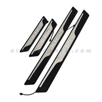 Nẹp bước chân ngoài Toyota Altis [2014-2021] có đèn nhựa đen