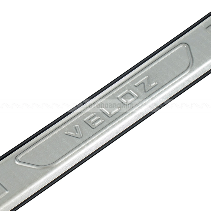 Chống trầy cốp sơn Toyota Veloz inox - Ảnh 1