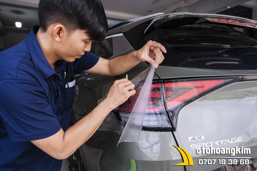 Dán PPF Đèn Hậu Cho Xe SPORTAGE - Ảnh 1