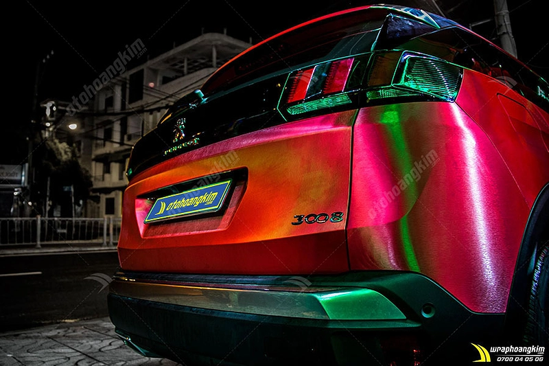 Dán đổi màu nhôm xước đỏ Peugeot 3008