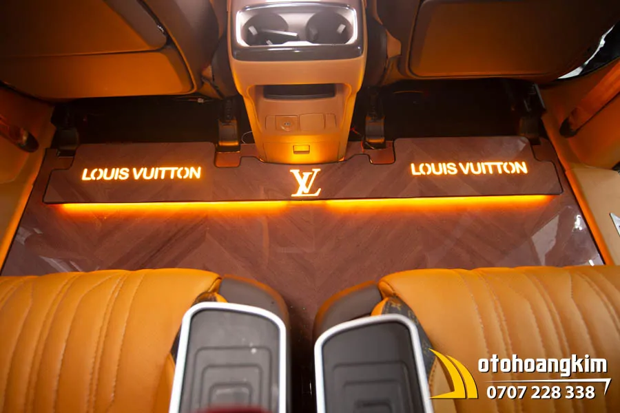 Đổi màu nội thất xe Kia Sedona phong cách Louis Vuitton (LV) - Ảnh 8