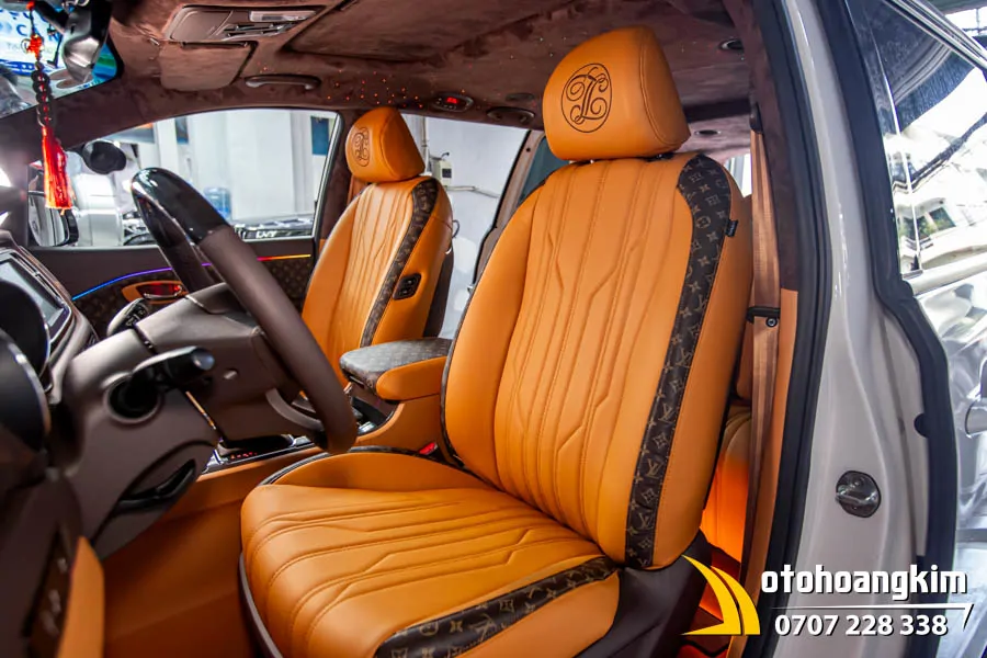 Đổi màu nội thất xe Kia Sedona phong cách Louis Vuitton (LV) - Ảnh 3