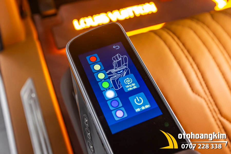 Đổi màu nội thất xe Kia Sedona phong cách Louis Vuitton (LV) - Ảnh 1