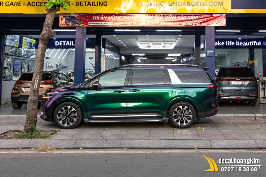 Dán đổi màu chuyển sắc xanh tím xe Carnival - Ảnh 3