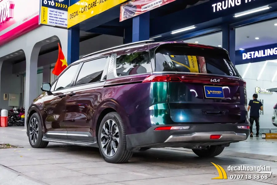 Dán đổi màu chuyển sắc xanh tím xe Carnival - Ảnh 2