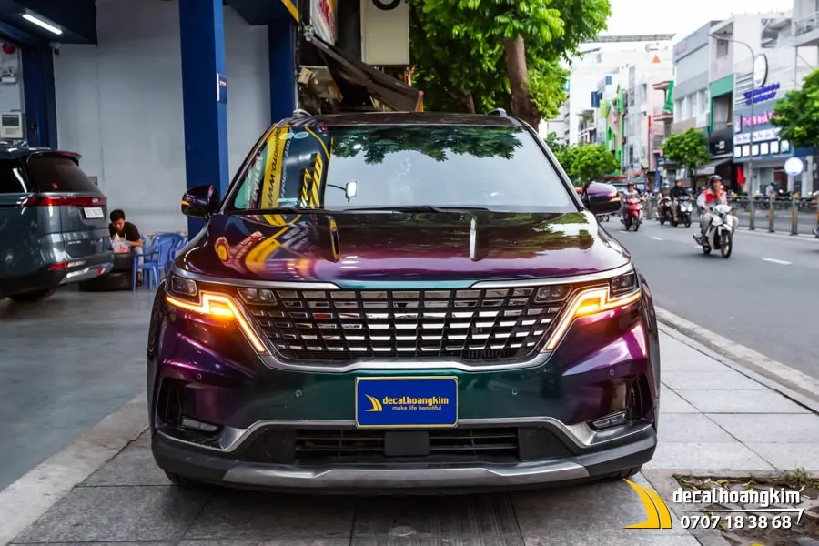 Dán đổi màu chuyển sắc xanh tím xe Carnival - Ảnh 5