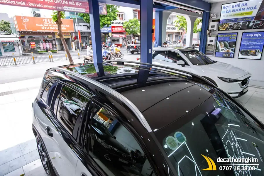 Mercedes GLB 35 dán đổi màu phong cách Maybach - Ảnh 9