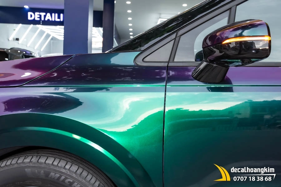 Dán đổi màu chuyển sắc xanh tím xe Carnival - Ảnh 1