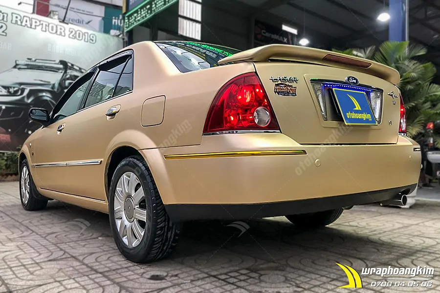Dán đối màu nâu vàng mờ Ford Laser - Ảnh 3