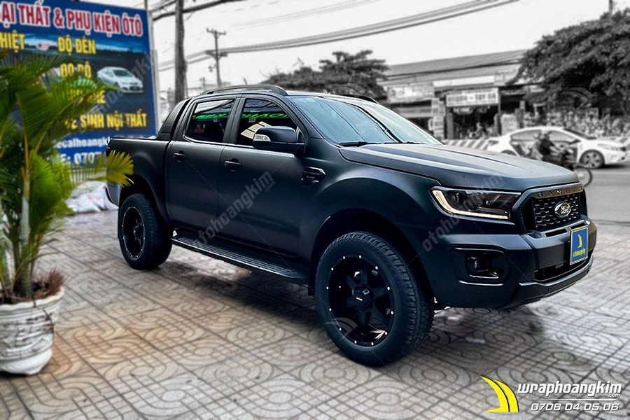 Dán đổi màu full đen mờ Ford Ranger - Ảnh 1