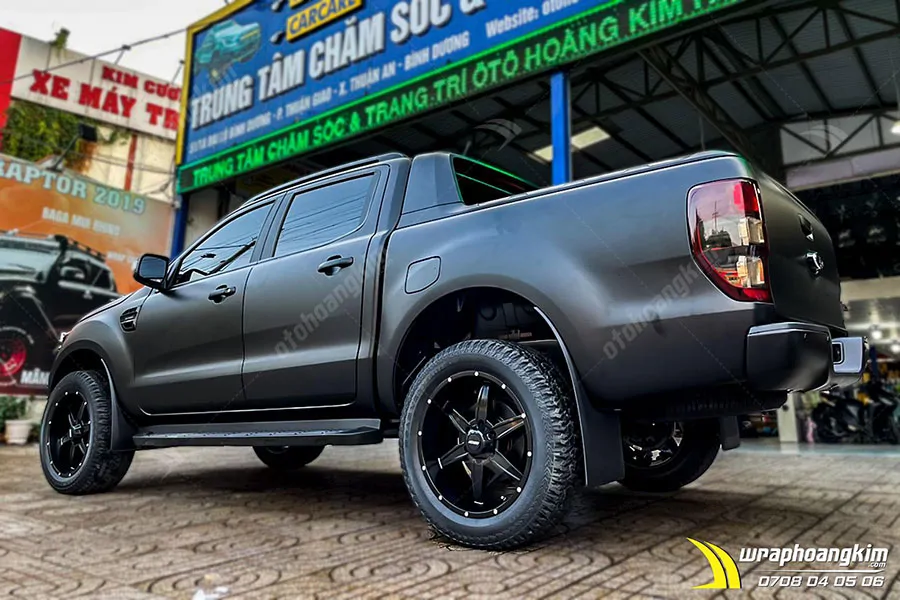 Dán đổi màu full đen mờ Ford Ranger - Ảnh 5