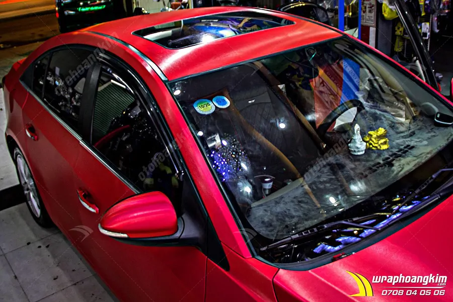 Dán đổi màu đỏ nhôm xước Chevrolet Cruze - Ảnh 5