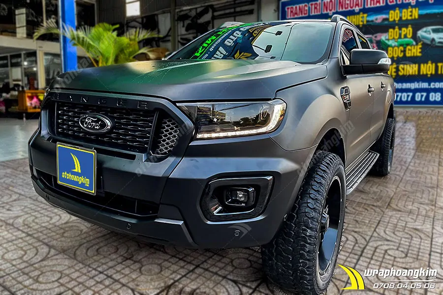Dán đổi màu full đen mờ Ford Ranger - Ảnh 4